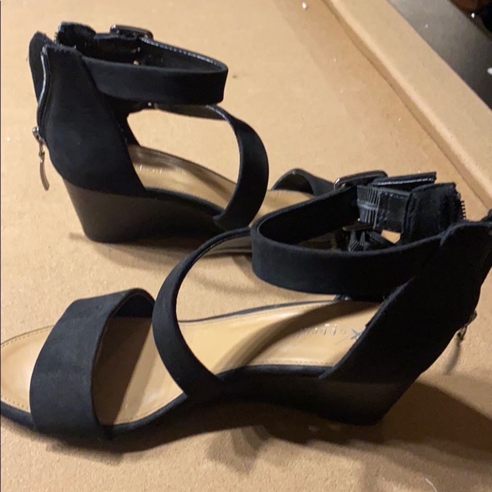 Sandals - Picture 2 of 6